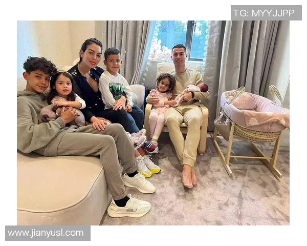 手机屏幕摔裂的足球明星背后的故事与人生转折