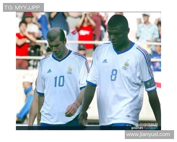 足球明星经典黑白照片集锦见证绿茵场上的传奇瞬间与辉煌岁月