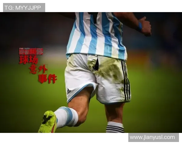 当我在球场边缘欢呼时他竟然意外现身与我亲密互动 当我在球场边缘欢呼时他竟然意外现身与我亲密互动