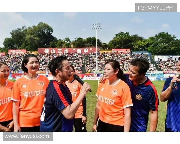 香港足球明星的魅力与风采展现了运动与时尚的完美结合 香港足球明星的魅力与风采展现了运动与时尚的完美结合