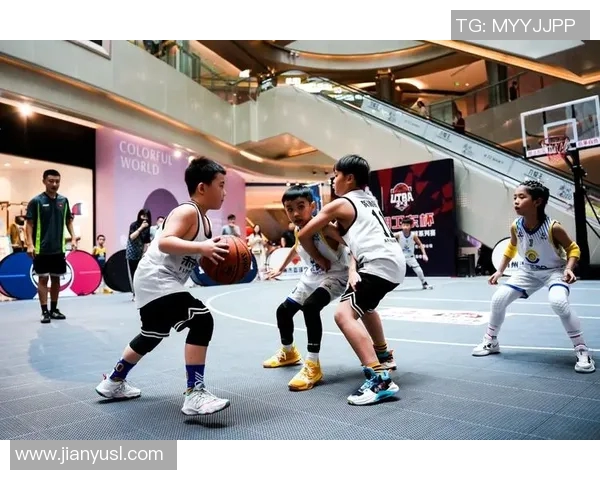 男明星激情打篮球广告展现运动魅力与时尚风范引领潮流新趋势